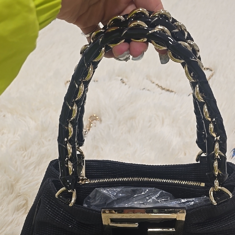 Elegant Black Handbag - Picture 2 of 13